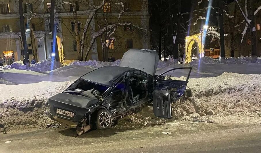 20 января 19 февраля. Авария на Гагарина Нижний Новгород. Авария на проспекте Гагарина сегодня Нижний Новгород. ДТП на проспекте Гагарина Нижний Новгород. Авария в Нижнем Новгороде вчера на проспекте Гагарина.