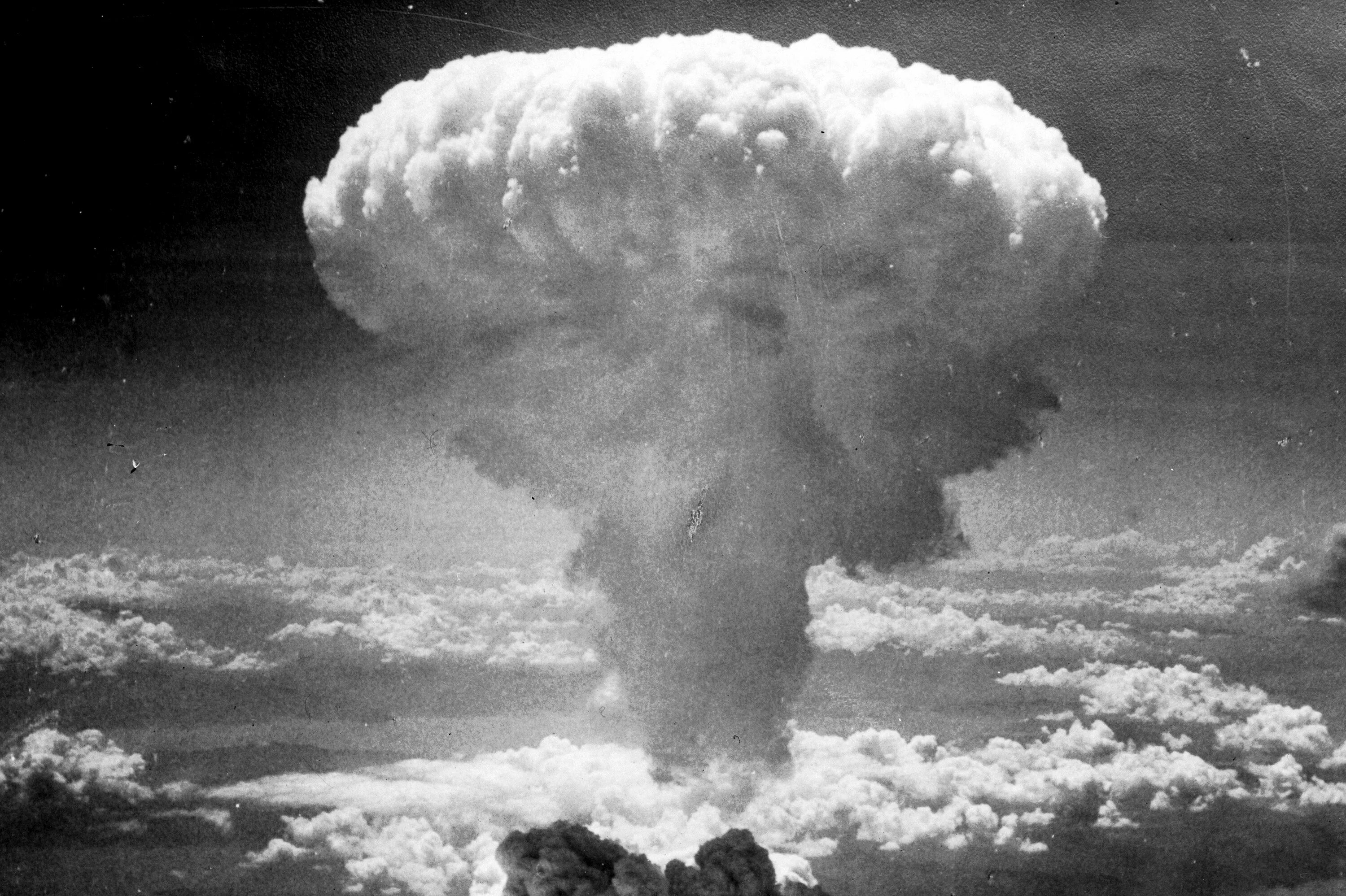 Ядерный взрыв возможен. Хиросима и Нагасаки атомная бомбардировка. Хиросима Нагасаки ядерный взрыв. Взрыв атомной бомбы в Хиросиме.