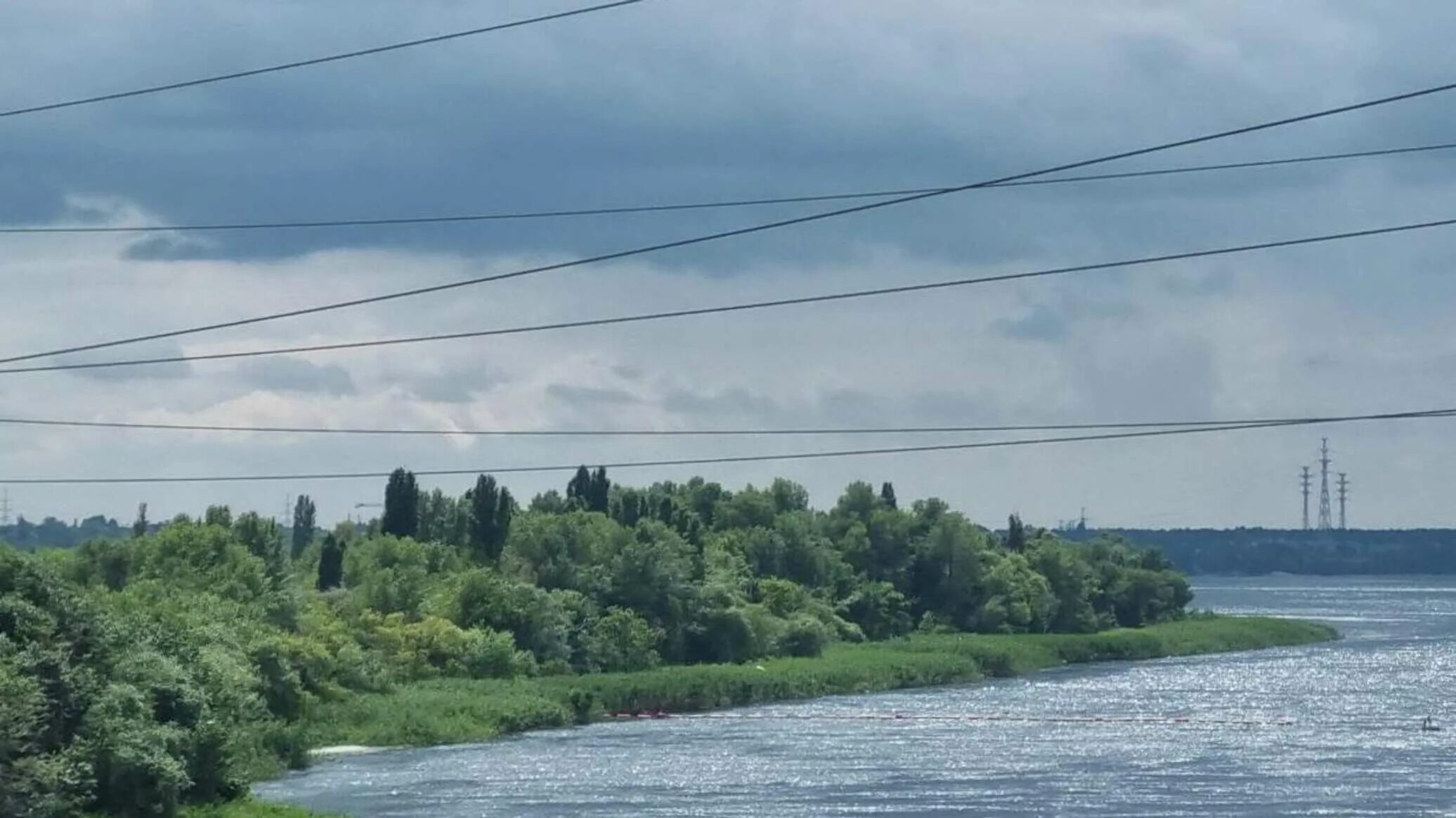 Крынки на левом берегу днепра. Река Днепр в Херсонской области. Антоновский мост Херсонская область. Запорожье река Днепр. Левый берег Днепра.