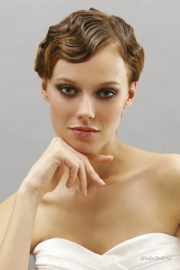 Изысканные волны на короткие волосы Wavy bob haircuts, Long hair trends, Wavy bo