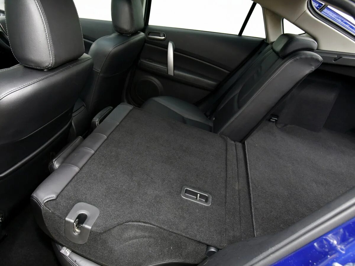 Задние сиденья мазда 6. Mazda 6 GH заднее сиденье. Мазда 6 задний диван.