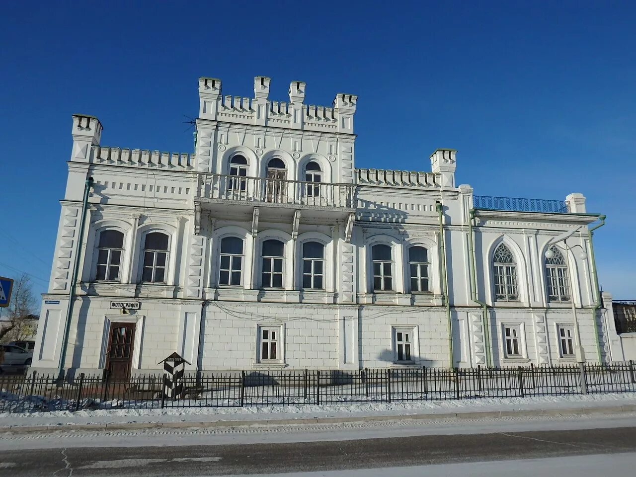 Иркутск нерчинск. Бутинский дворец Забайкальский край. Бутинский дворец в Нерчинске. Дворец Бутина в Нерчинске. Город Нерчинск ,Бунинский дворец.