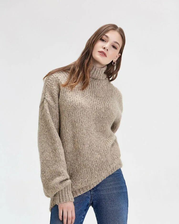 Вязаный свитер с горлом. Тёплый свитер женский. Свитер женский вязаный с горлом. Интересные водолазки. Водолазка с горлом.