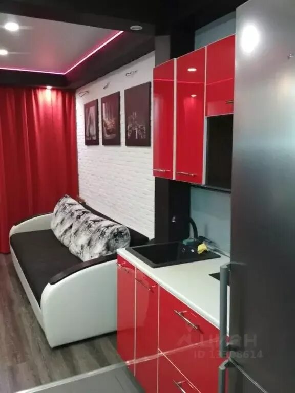 Продается малосемейка ул суровцева 102 в омске. Малосемейки нижневартовске. Малосемейки нижневартовске. Малосемейки нижневартовске. Кухня в комнате в общежитии.