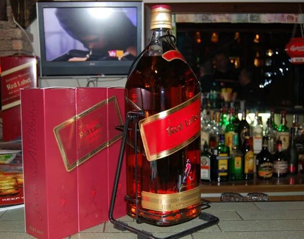 Большая бутылка коньяка. Red Label 20 литров. Red Label 10л. Ред лейбл 5 литров.