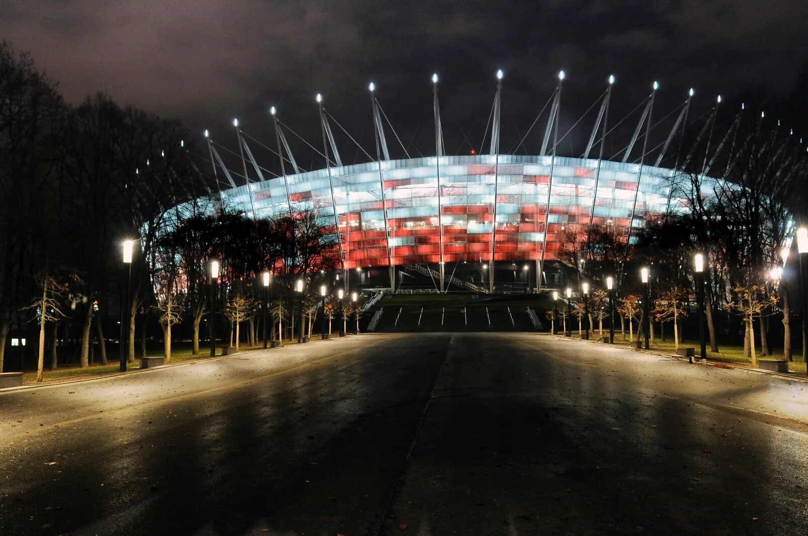 Стадион вечером. Национальный стадион (Варшава). Stadion Narodowy Euro 2012. Футбольный стадион в Варшаве. Национальный стадион Варшава Польша фото.