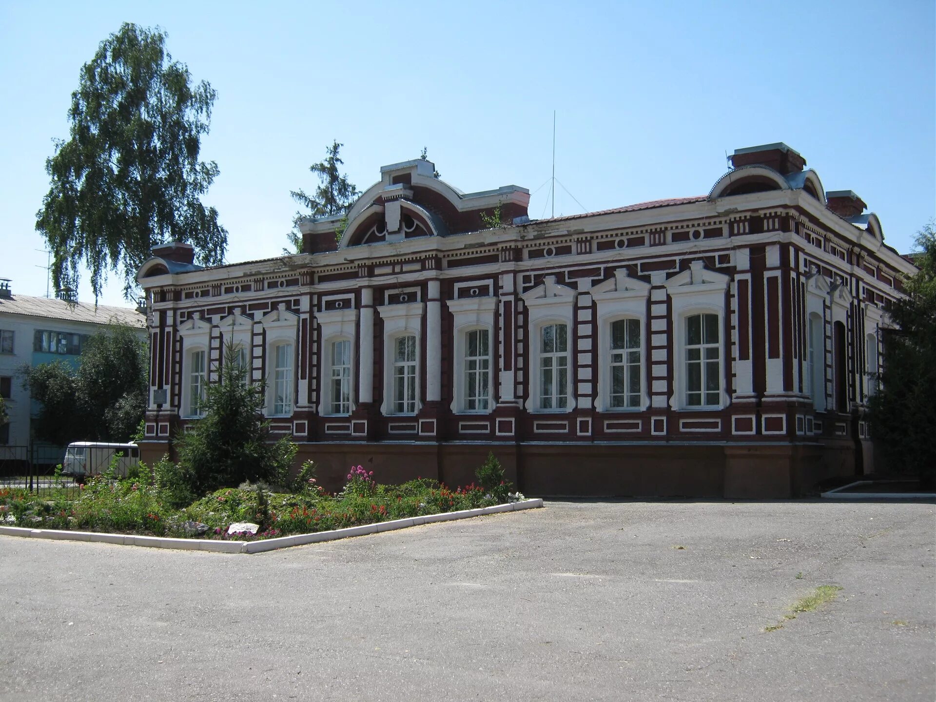 Дом грайворон белгородская область. Грайворон Белгород. Город Грайворон Белгородской области. Дом купца Дмитренко Грайворон. Санаторий в Грайвороне Белгородская область.