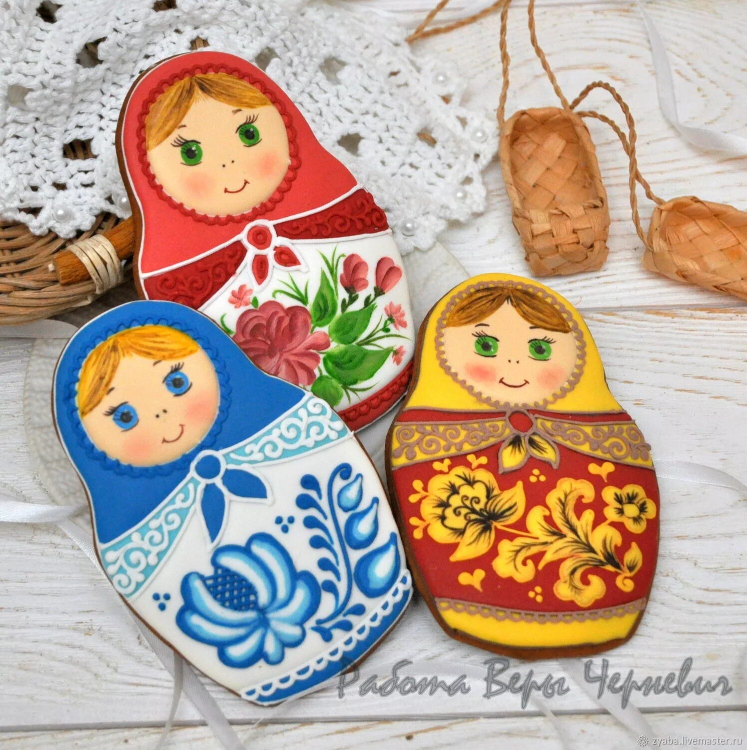 Пряник матрешка. Пряничные матрешки. Печенье в виде матрешки. Пряник матрешка. Козули матрёшки.