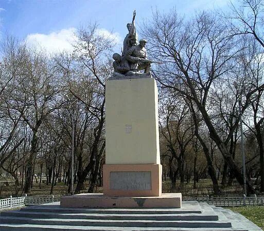 Памятник братская могила красногвардейцев. Памятник герою гражданской. Памятник герою гражданской. Аллея борцов революции нижний тагил. Памятник герою гражданской.