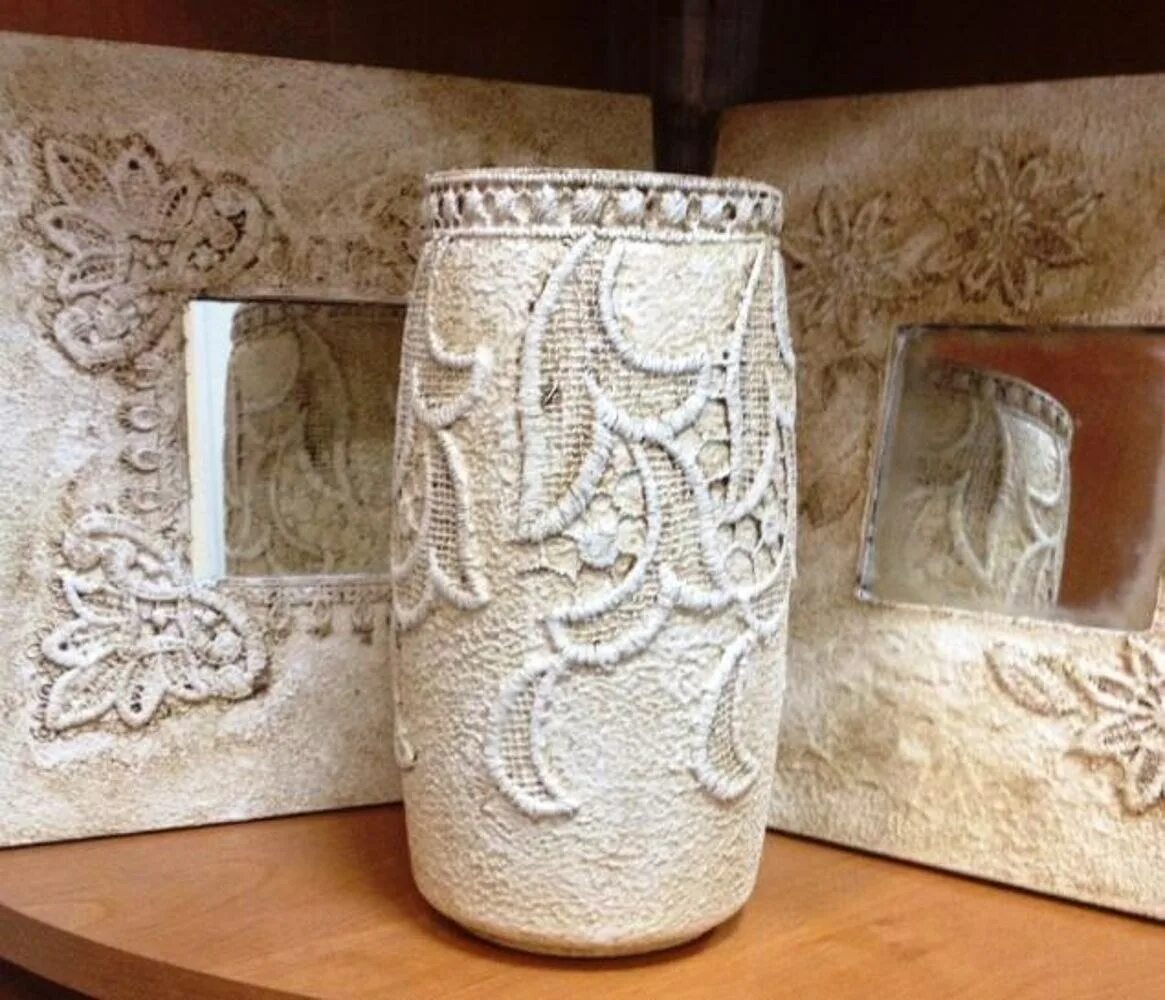 Техники декорирования изделий. Декор вазы шпаклевкой. Декор стеклянной вазы шпаклевкой. Декупаж вазы. Ваза декупаж из салфеток.