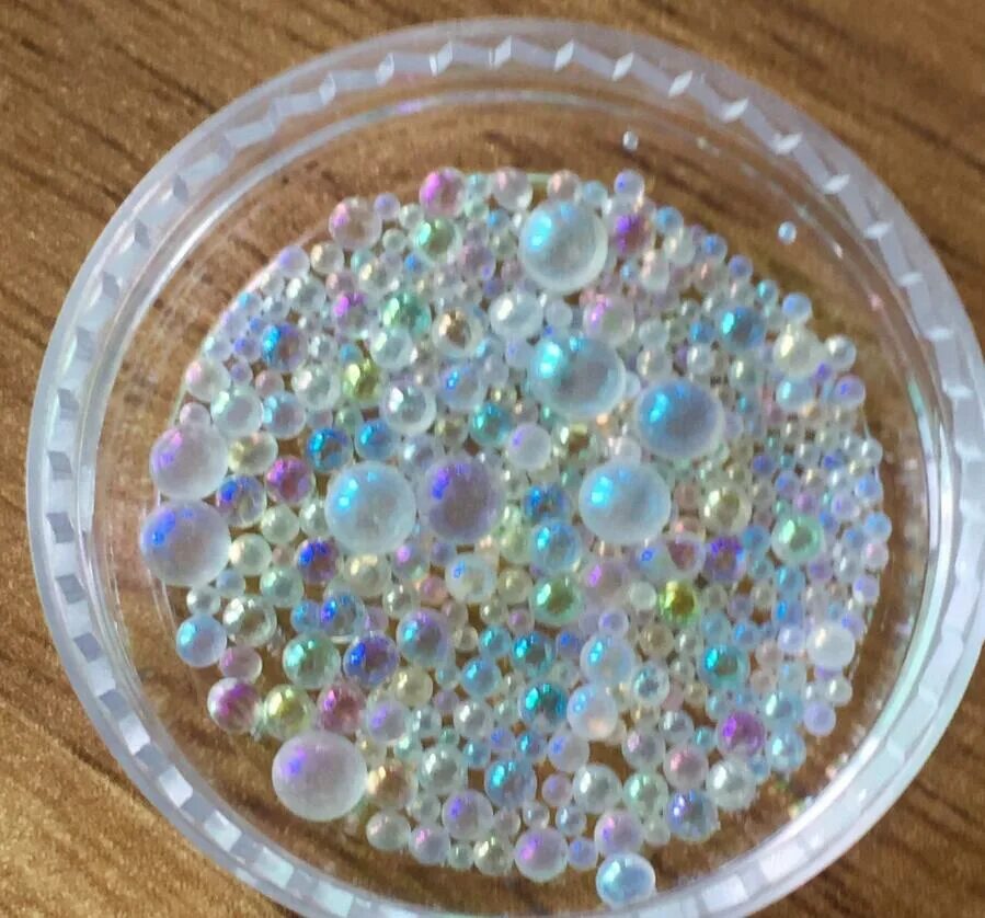 стеклянные шары из смолы. эпоксидная смола с пузырьками. эбокситовая смола кристалл. янтарь с пузырьками. пузырьки в смоле.