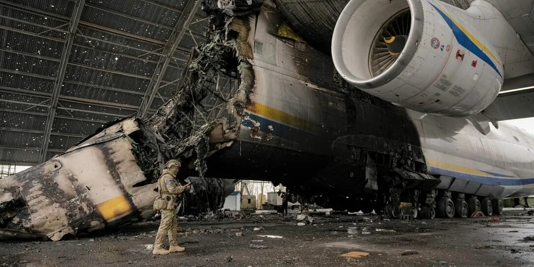 The World's Largest Aircraft in 32 Massive Pictures