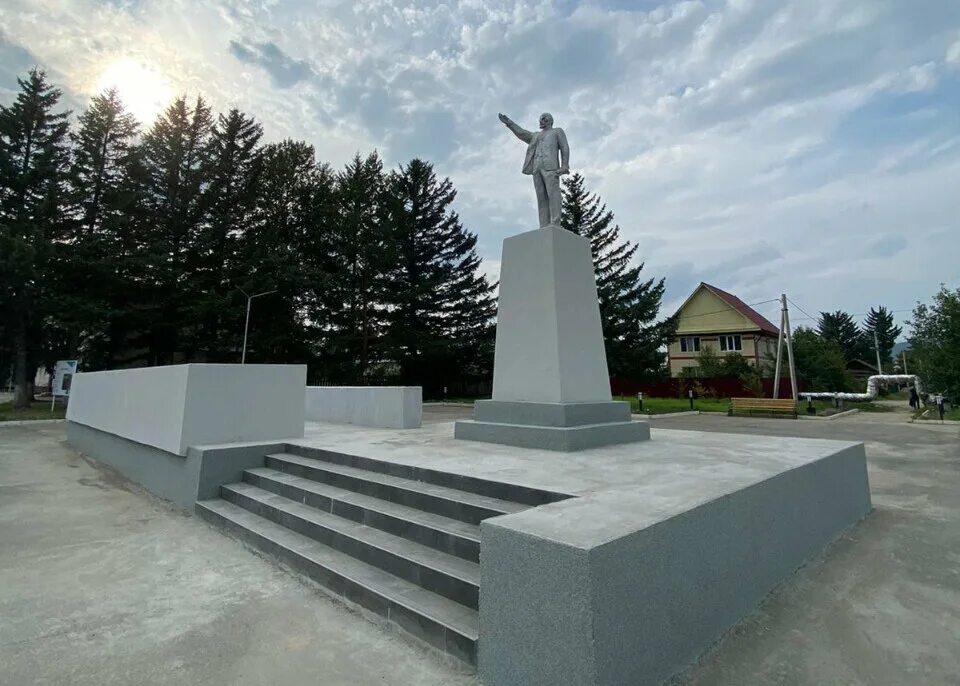 Г свободный амурская область площадь. Памятник ленину вуктыл. Амурская область время. Памятник ленину благовещенск. Площадь ленина благовещенск амурская область.