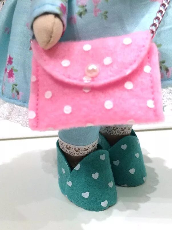 Кукла в сумке. Сумка для интерьерной куклы. Сумочка для куклы мк. Сумочка для куклы. Как сделать сумку для куклы.