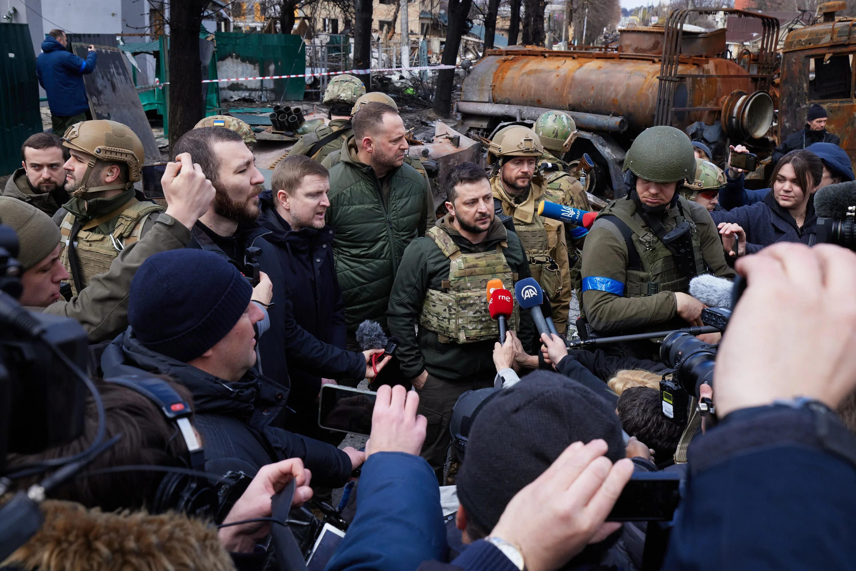 Украинцев последние новости на сегодня. ВСУ Украины. Журналисты на войне в Украине.