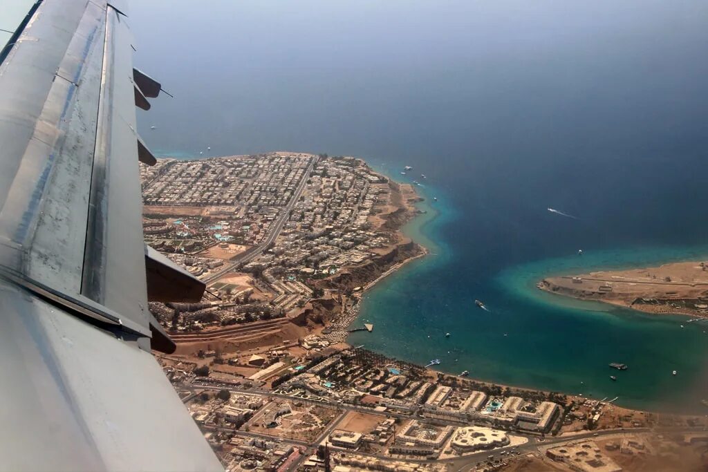 Lazuli resort marsa alam 5. аэропорт асуан египет. египет шарм-эль-шейх флаг. лететь до хургады. шарм-эль-шейх вид из самолета.