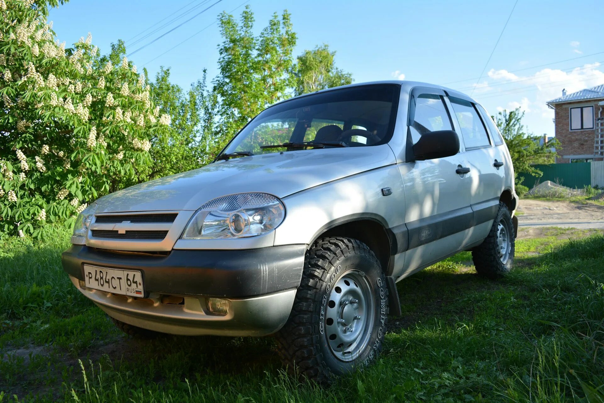 Купить резину шеви нива. 215/75 R15 на ниву Шевроле. Chevrolet Niva 215 75 15. Chevrolet Niva r15. 215 75 15 На ниву Шевроле.