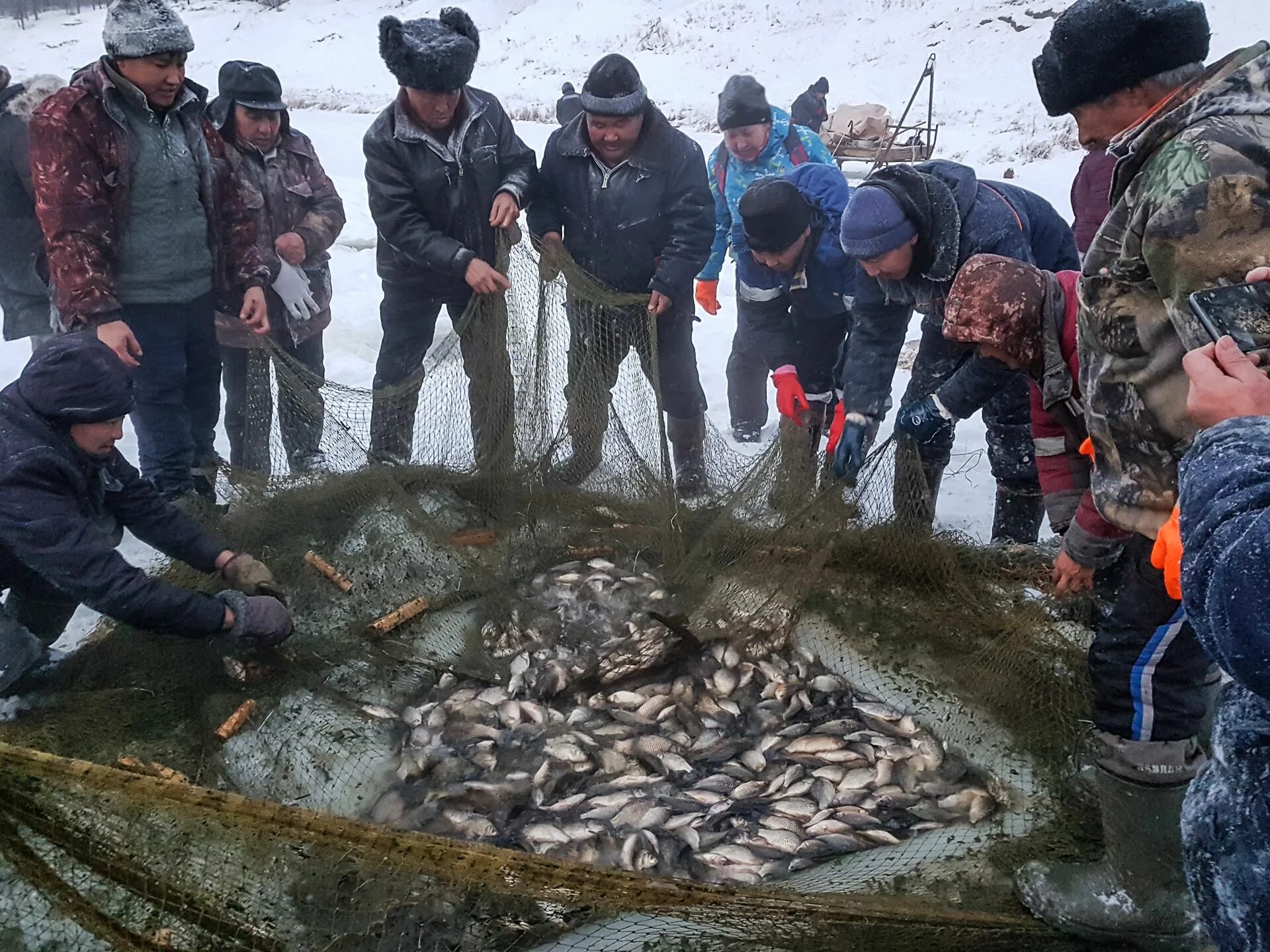 Мунха Якутск. Рыбалка в Якутии мунха. Якутская рыбалка мунха. Якутская рыбалка зимой мунха.