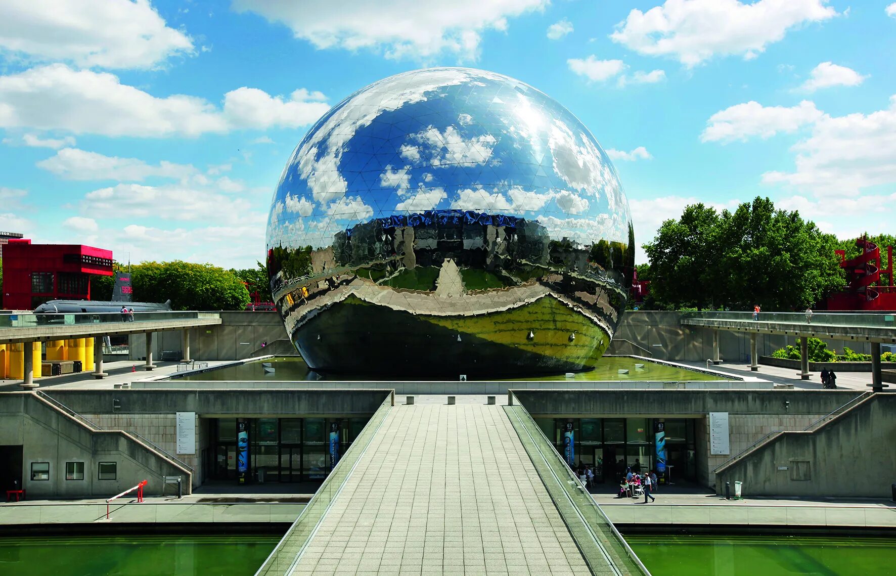 Ля парка. Парк ла-Виллет во Франции. Бернард чуми парк ла Виллет. Parc de la Villette в Париж.