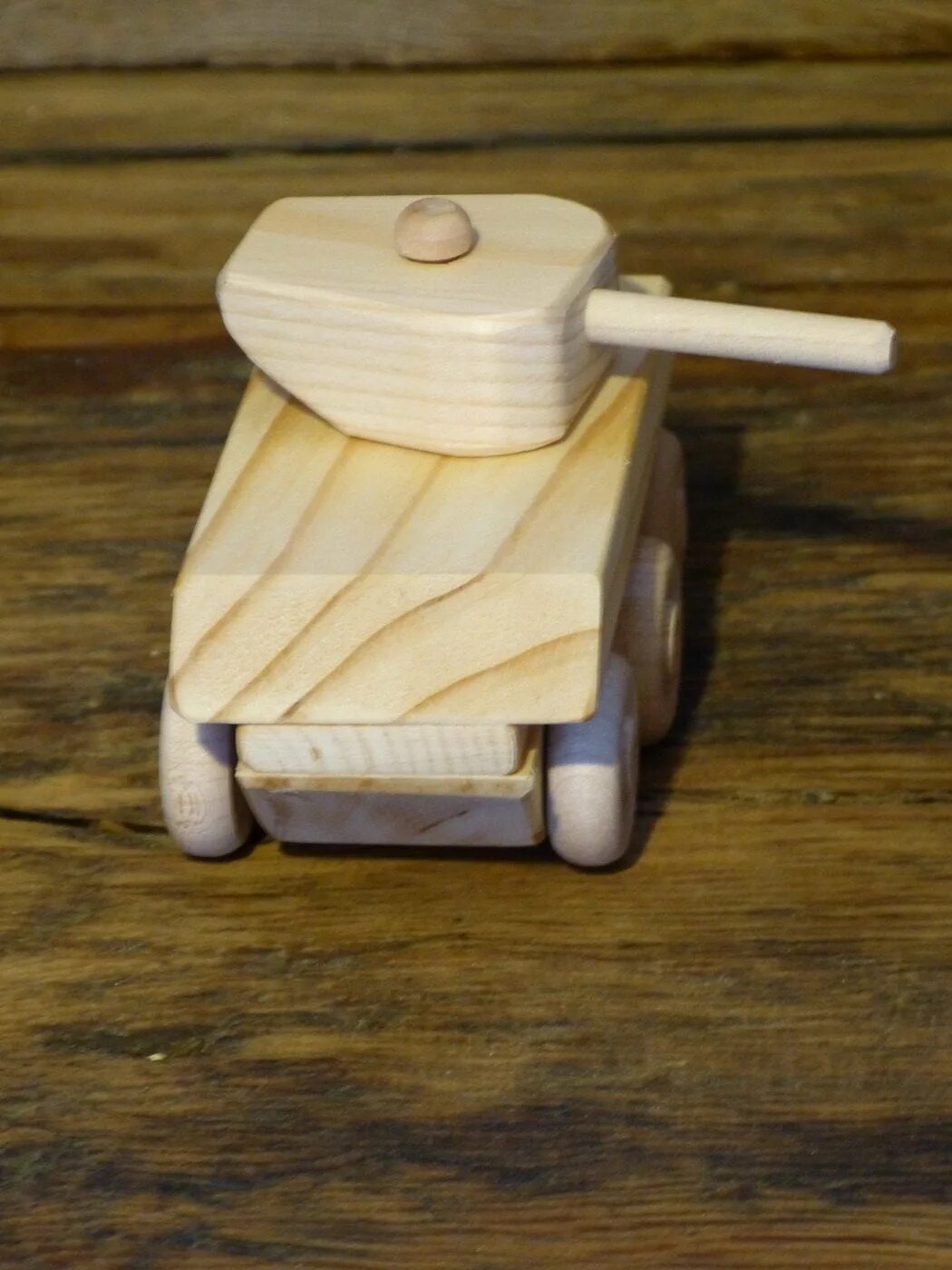 легкая поделка из дерева. поделки из дерева на технологию. изделия из дерева 6 класс. деревянный танк. поделки из дерева на технологию.