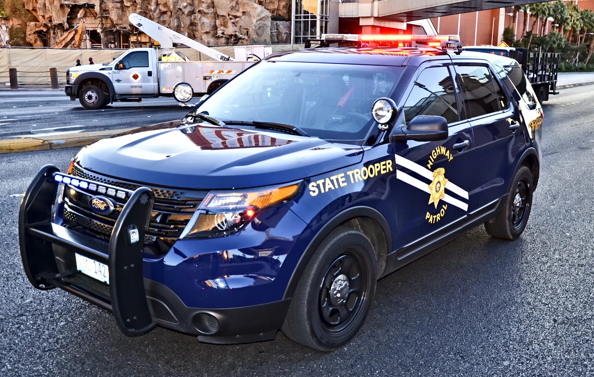 Полицейские патрули машины. Полицейский Форд Хайвей патруль. Nevada Highway Patrol State Trooper. Nevada Highway Patrol Tahoe. Dubai Police Ford f150.