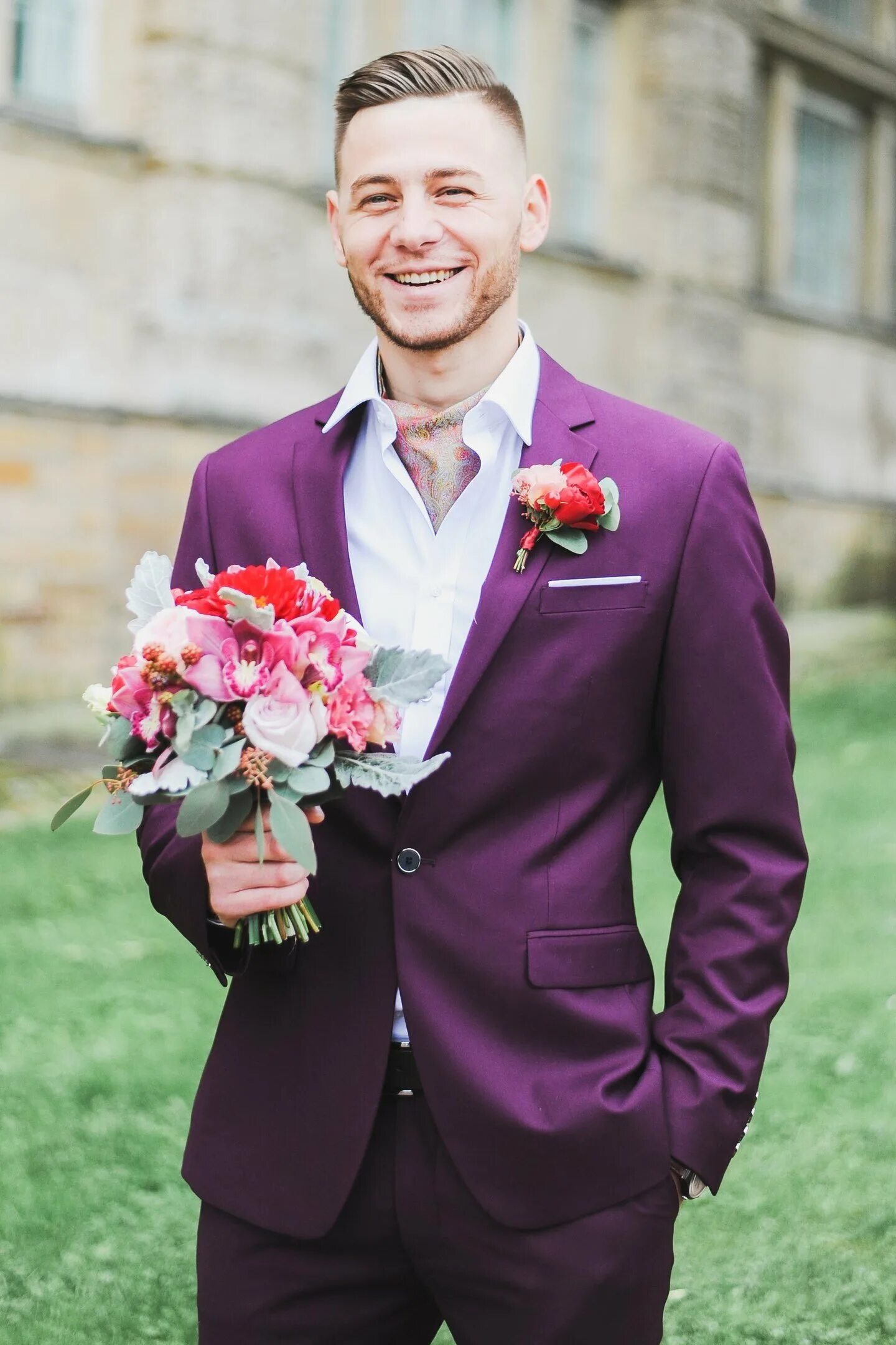 букет невесты и бутоньерка.