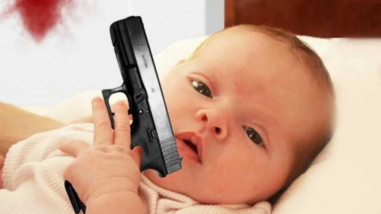 Baby gun. Младенец с пистолетом. Пистолеты для детей. Маленький ребенок с пистолетом. Нож малыш.