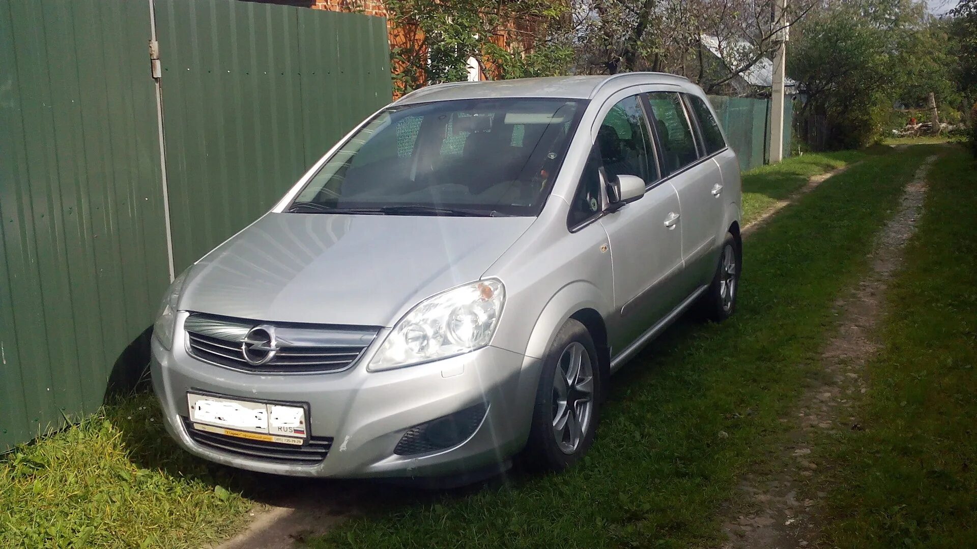 Куплю зафира 1.8 бензин. Опель Зафира серебристый. Opel Zafira 2006. Опель Зафира 1995 серебристый. Опель Зафира р 16 серебристый.