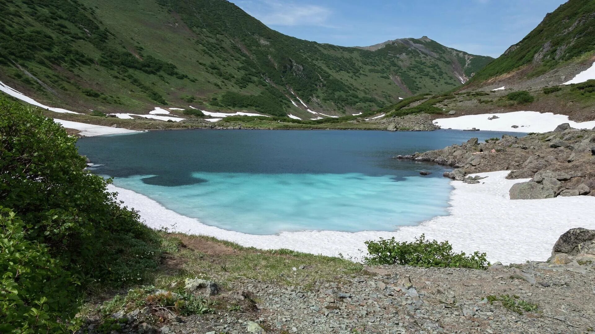 Голубые озера камчатка. Природный парк голубые озера камчатка. Голубые озера петропавловск камчатский. Озеро хангар камчатка. Голубые озера петропавловск камчатский.