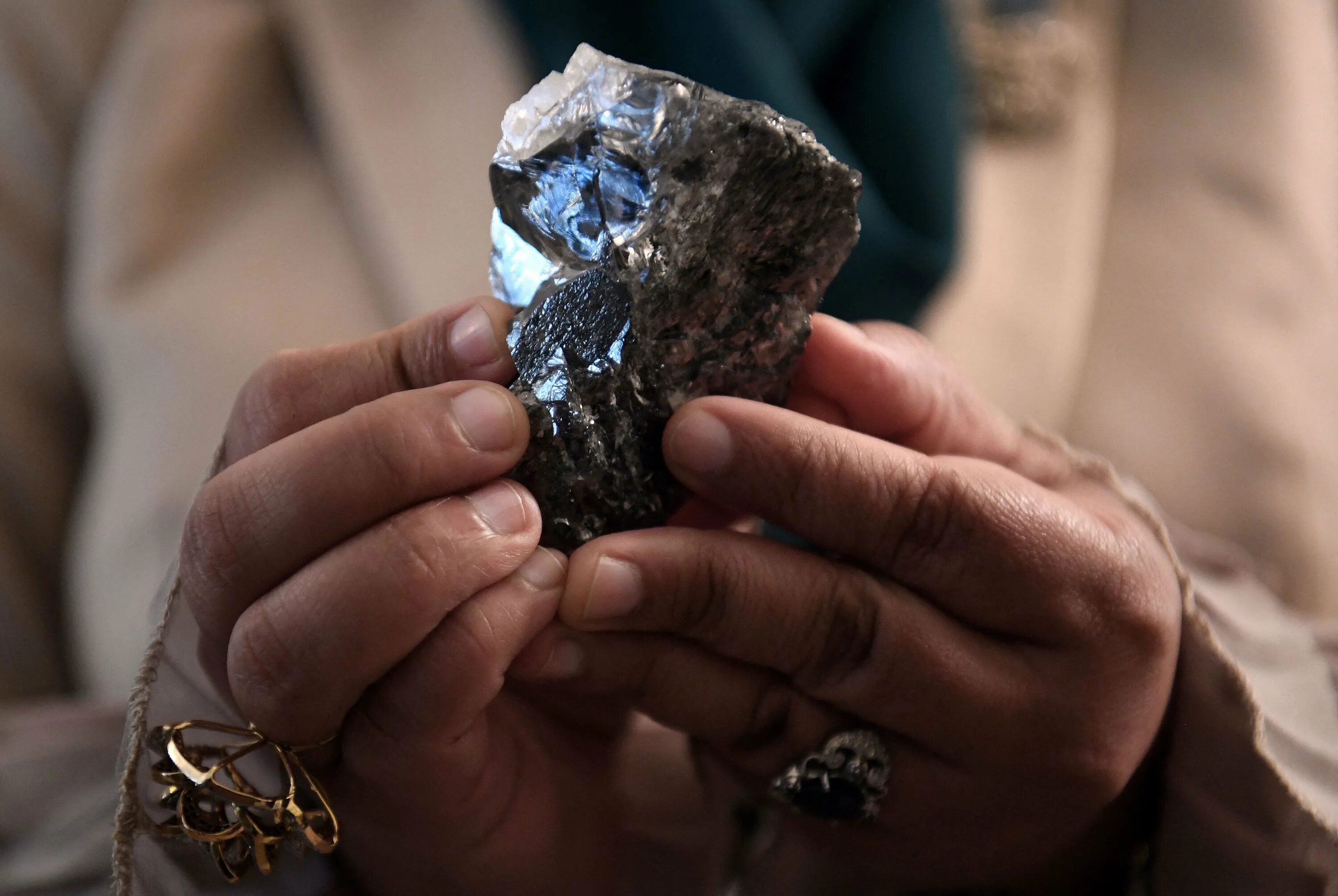 Бывшая карата. Самый большой Алмаз в мире Куллинан. Куллинан Алмаз 3025 карат. Де Бирс Алмаз. Алмаз Куллинан ЮАР.