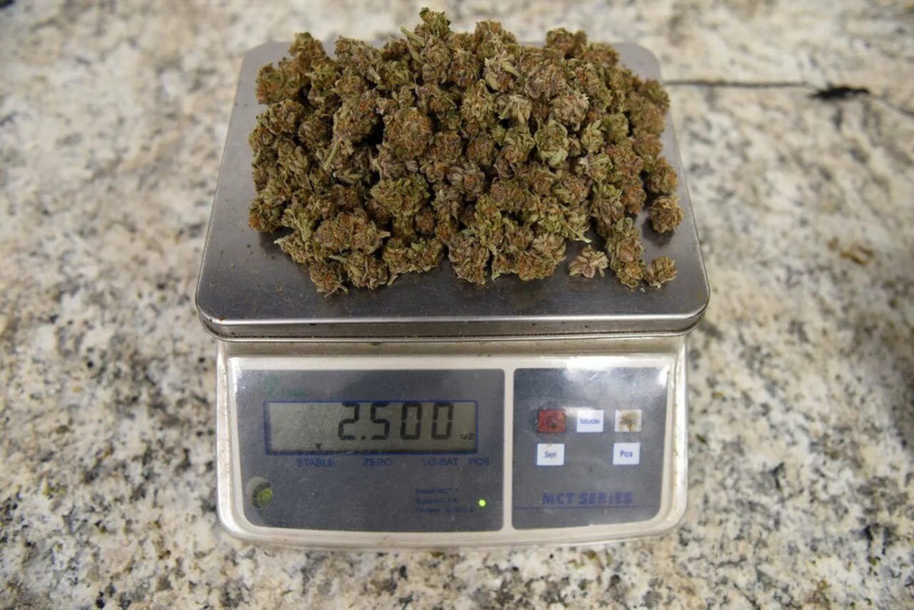 1 кг 70 г. Гашиш 2 гр. 1г анаши. 10 Гр марихуаны. 2гр марихуаны.