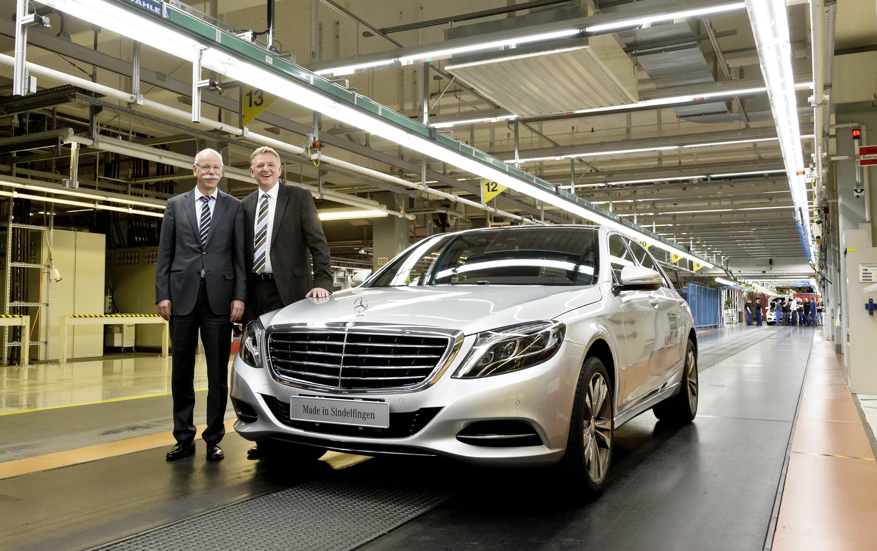 Где выпускают автомобиль. Mercedes-Benz Daimler. Завод Мерседес Бенц в Германии. Мерседес Даймлер Бенц. Мерседес Бенц Daimler AG.