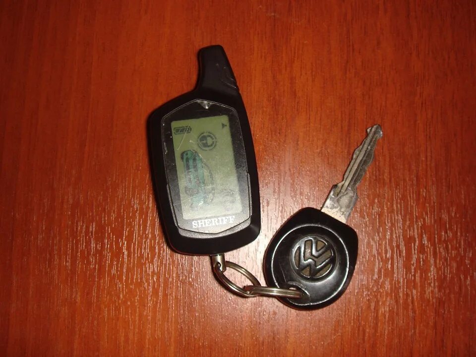 Батарейка на ключ форд фокус 3. Viper 476v брелок сигнализация. Брелок сигнализации рено логан. Плата брелка сигнализации ag-k007. Разбитый брелок старлайн.