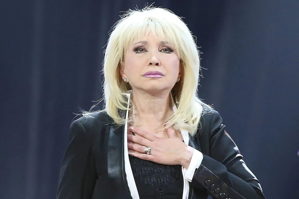 Ирина аллегрова браво. Аллегрова сейчас 2022. Ирина аллегрова грудь. Ирина аллегрова украина. Аллегрова в городе серых облаков.