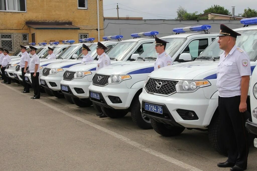 ДПС Ставрополь машины. Автопарк полицейских машин. Служебные автомобили полиции ППС. Автопарк полиции