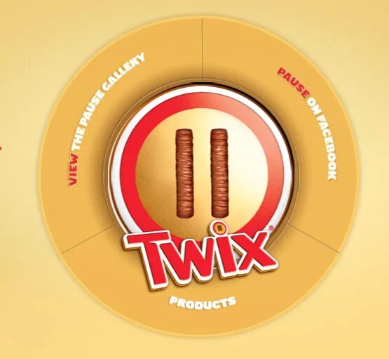 Палочки твикс. Сделай паузу скушай twix. Сделай паузу скушай твикс. Реклама твикс сладкая парочка. Реклама твикс сделай паузу.