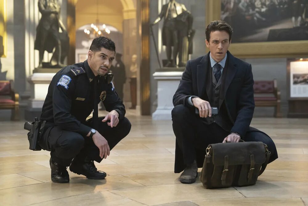 Утраченный символ сериал 2021. Питер соломон дэн браун. Тайное общество мистера бенедикта сериал. Утраченный символ 2009. Утраченный символ сериал 2021 актёры захари срломон.