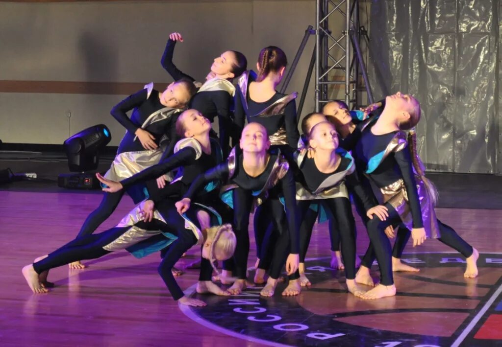 Юла волчок купить. Современные танцы рязань. Салон парикмахерская рязань канищево. Юла с боку. Юла рязань.