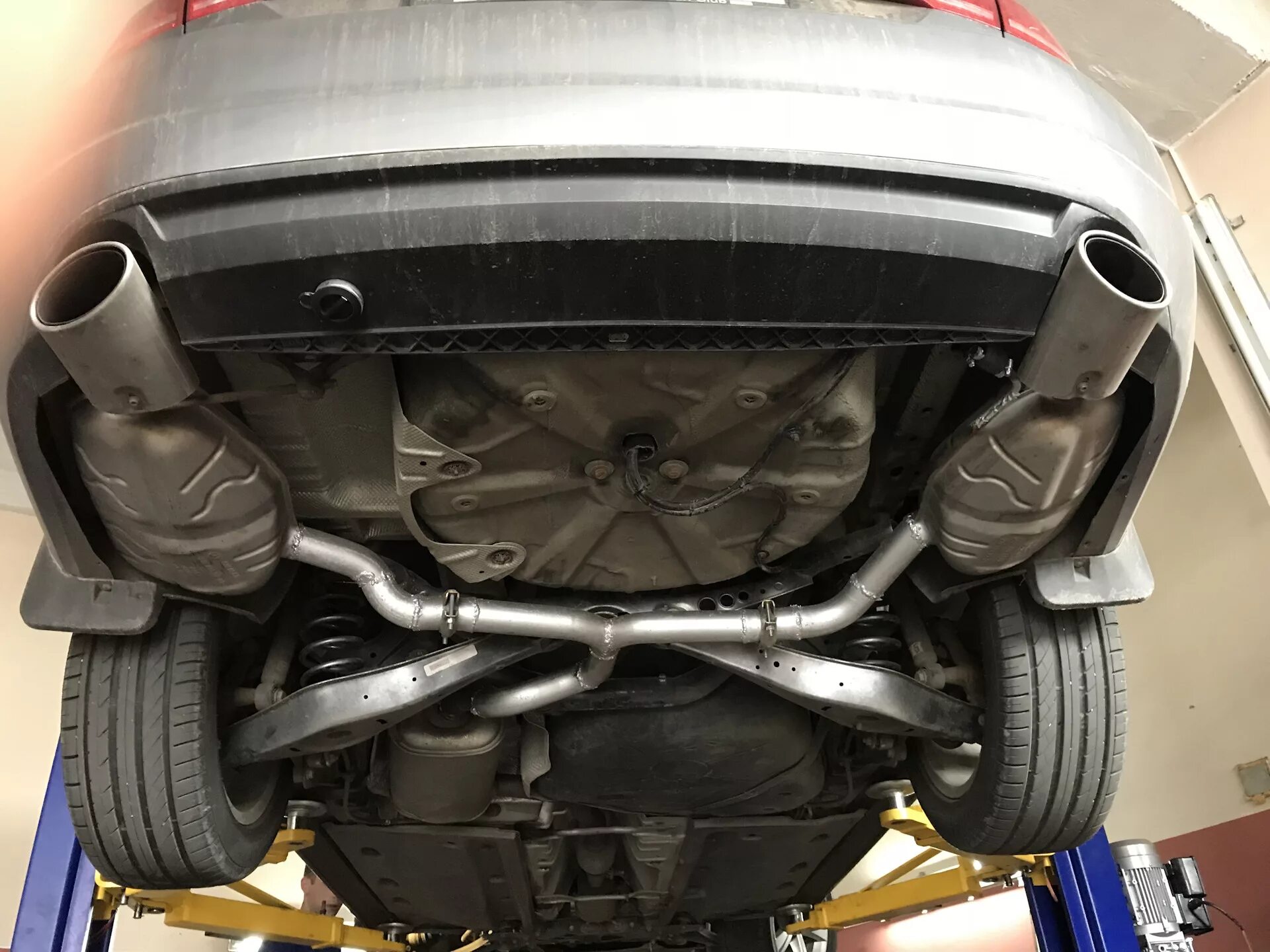 Выхлоп пассат б5. Vw passat b6 двойной выхлоп. выхлопная система фольксваген пассат б7.
