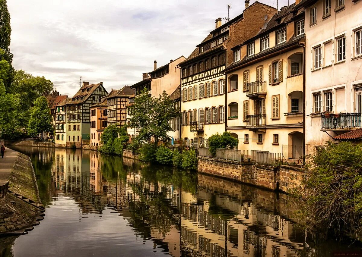 Страсбург город во Франции. Страсбург центр города. Страсбург каналы. Страсбург Франция улицы. Страсбург фото