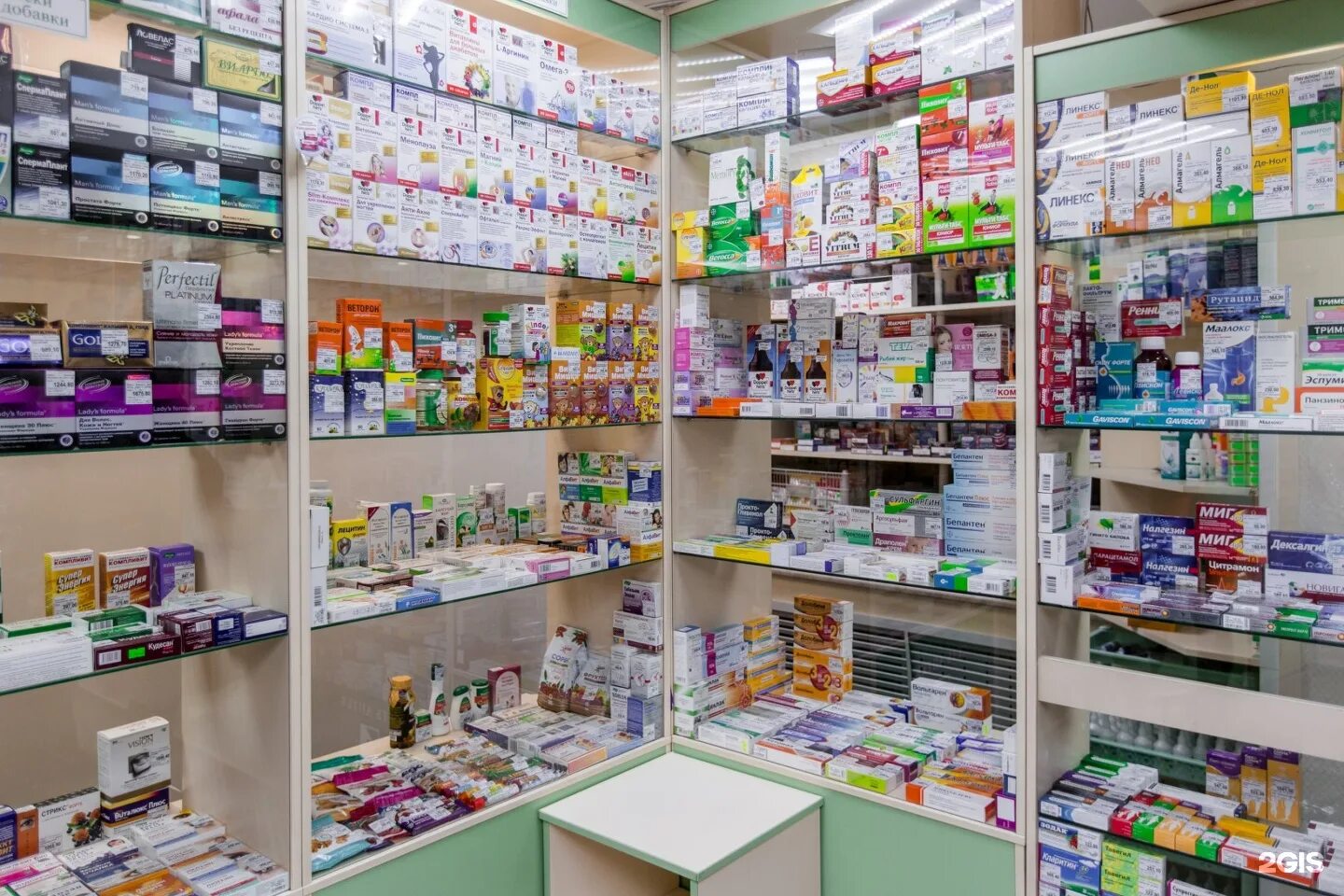 Вкусная аптека. Витрина с лекарствами. Аптека фото. Аптеки где продается. Рецептурные аптеки в спб.