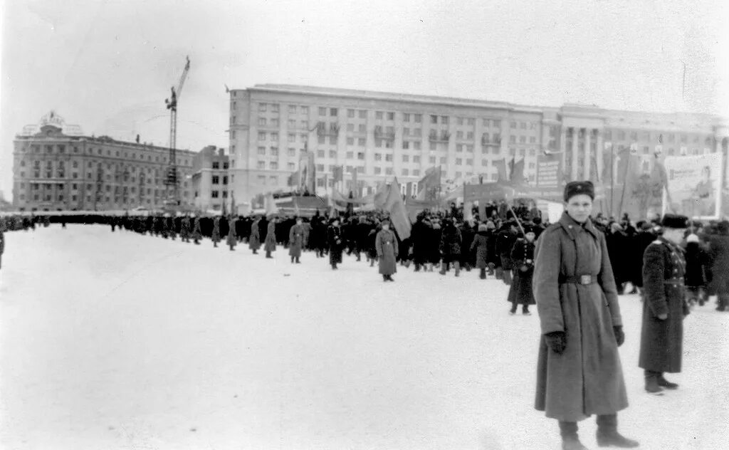 Июль 1956 год. 1956 Год Челябинск 40. 7 Ноября 1967 года демонстрации трудящихся на площади Ленина Ульяновск. 1 Мая 1956 ЧМЗ Череповец. Лебедева 40 фото из архива.