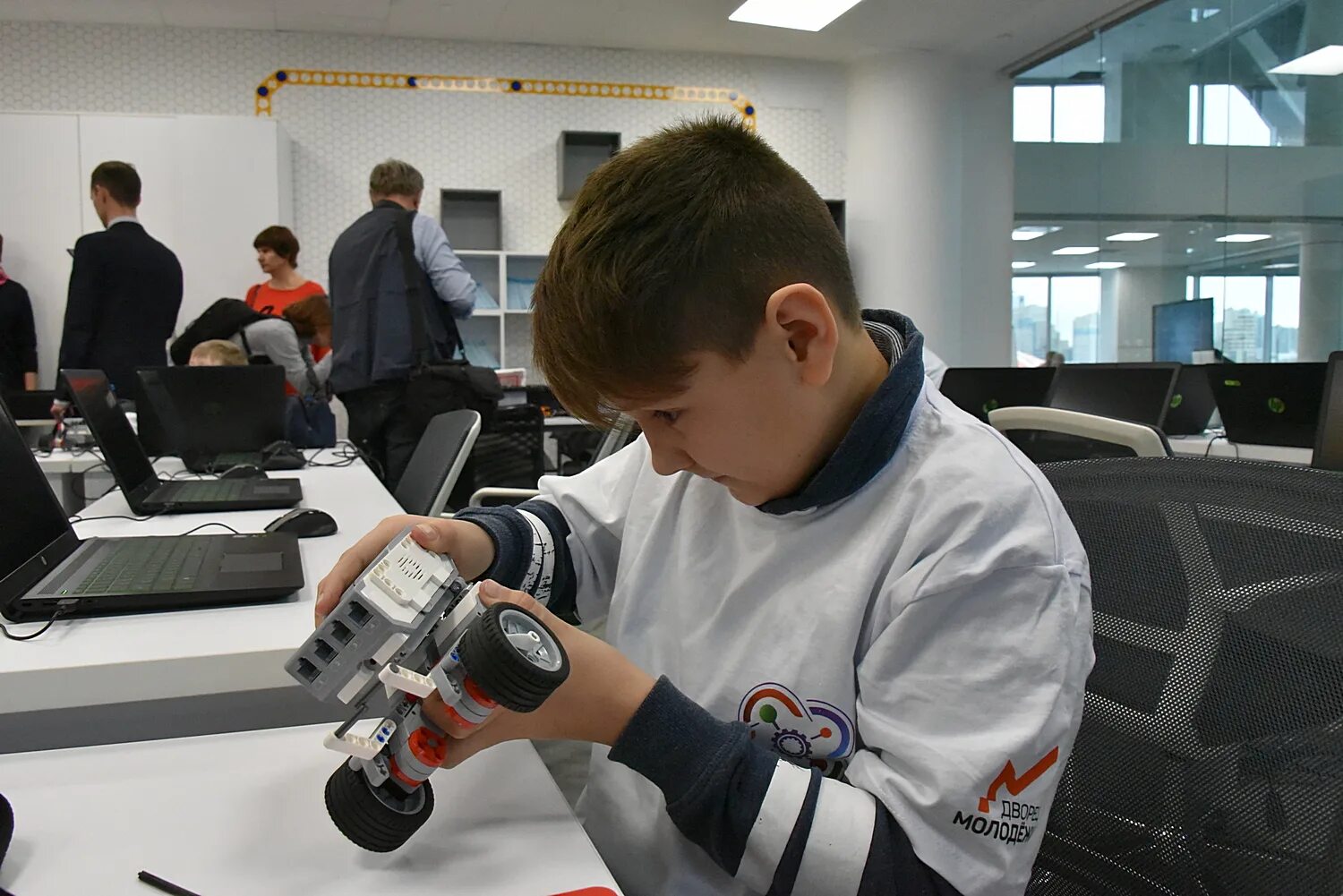 Магнитка картины. Рабочая одежда. Лучший наставник планшет. Водка мотоцикл. Engineer ural.