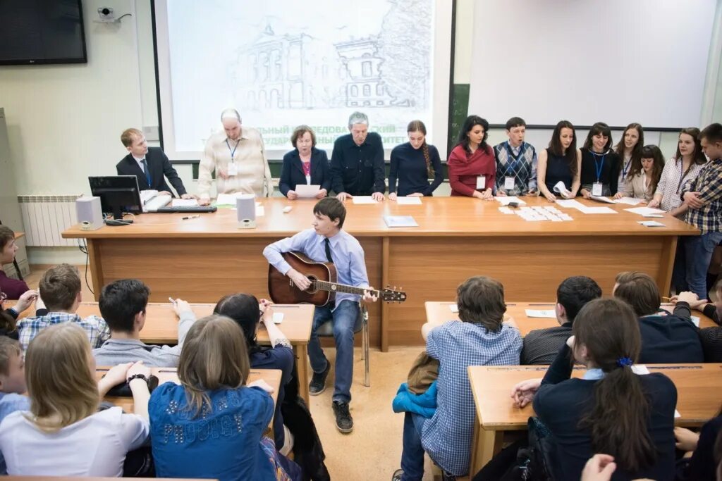 В университете работают кафедры. Преподаватели ТГУ Томск. Томск ТГУ преподаватель Ющенко. Преподаватель ТГУ Томск Уткин. ТГУ физический Факультет преподаватели.