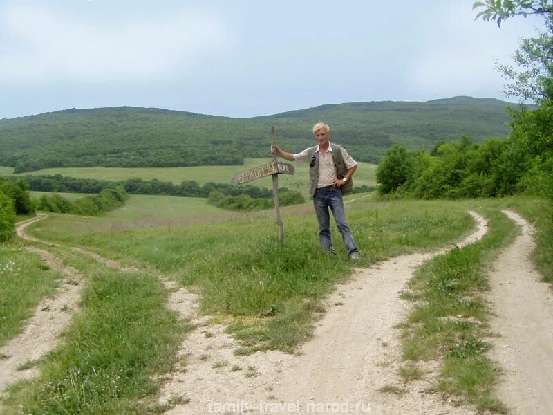 Три дороги та и эта. Три дороги. Перепутье дорог. На перепутье трех дорог. На перепутье двух дорог.