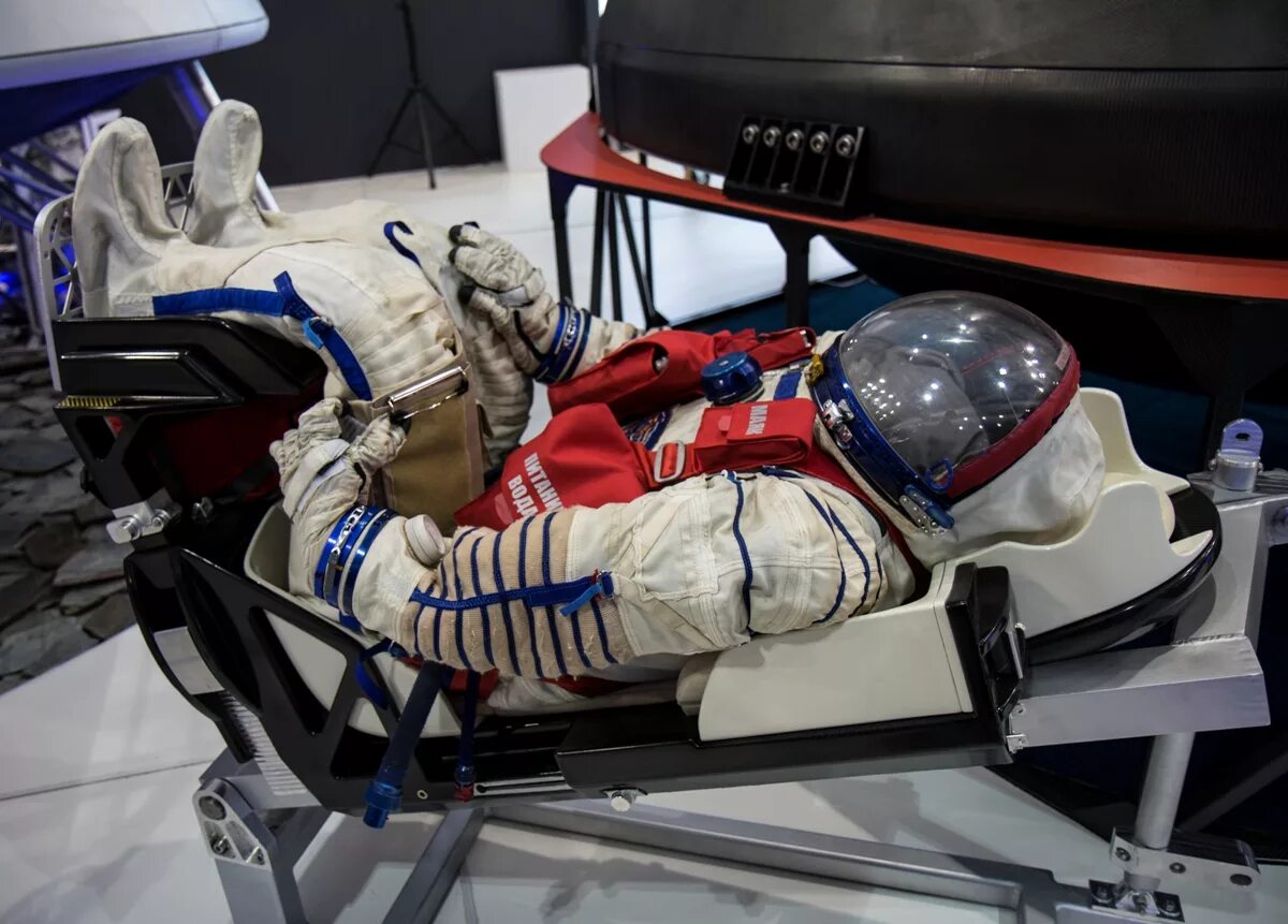 Сиденье космонавта в ракете. Чегет кресло космонавта. Кресло космонавта для полета. Скафандр сокол макс 2019. Кресло казбек ум.
