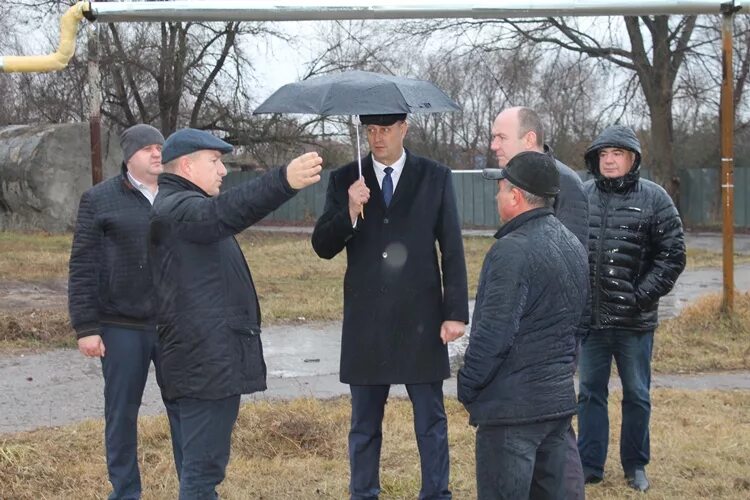 Рп 5 благодарный ставропольский край. Благодарный площадь строителей. Город благодарный улица свободы площадь строителей. Город благодарный площадь строителей. Город благодарный площадь строителей.