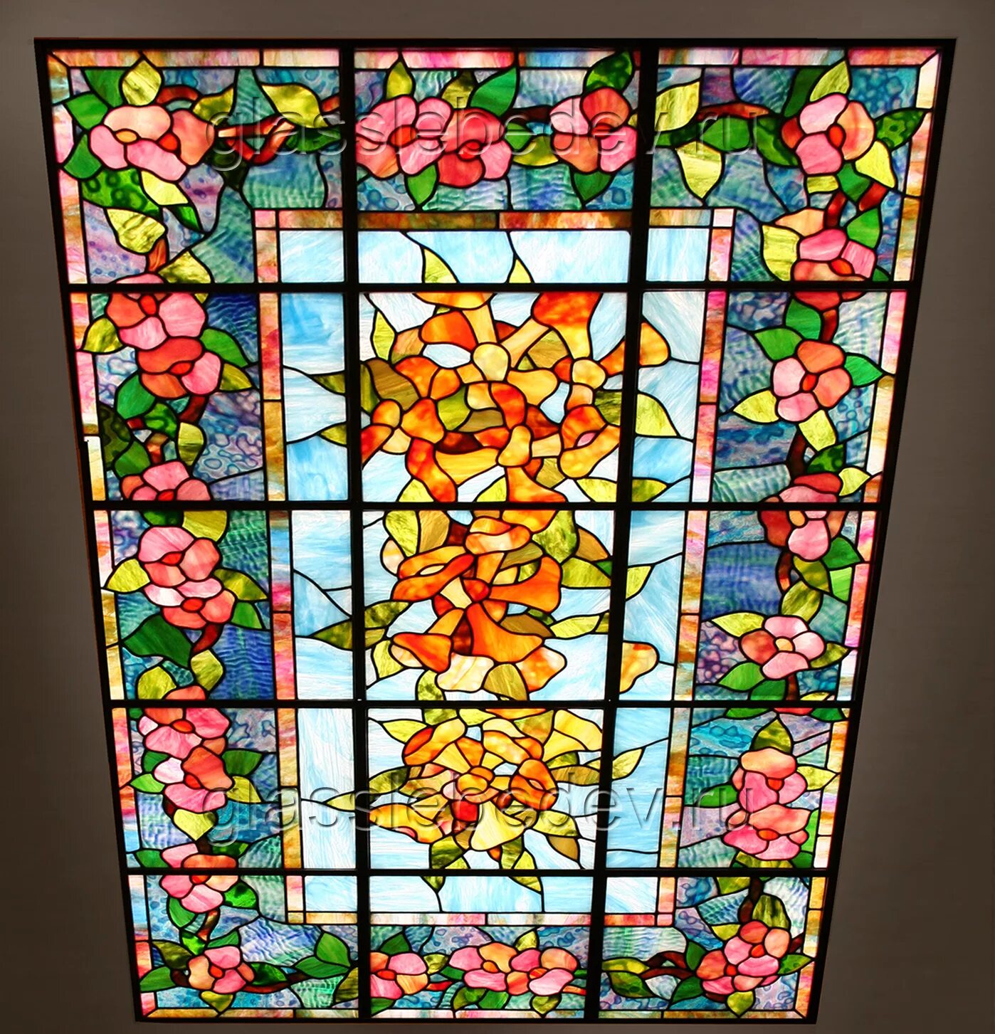 витражные окна. витражи из цветного стекла. модерн ар нуво окна витражи. витражи в интерьере. витражи арцебушев.