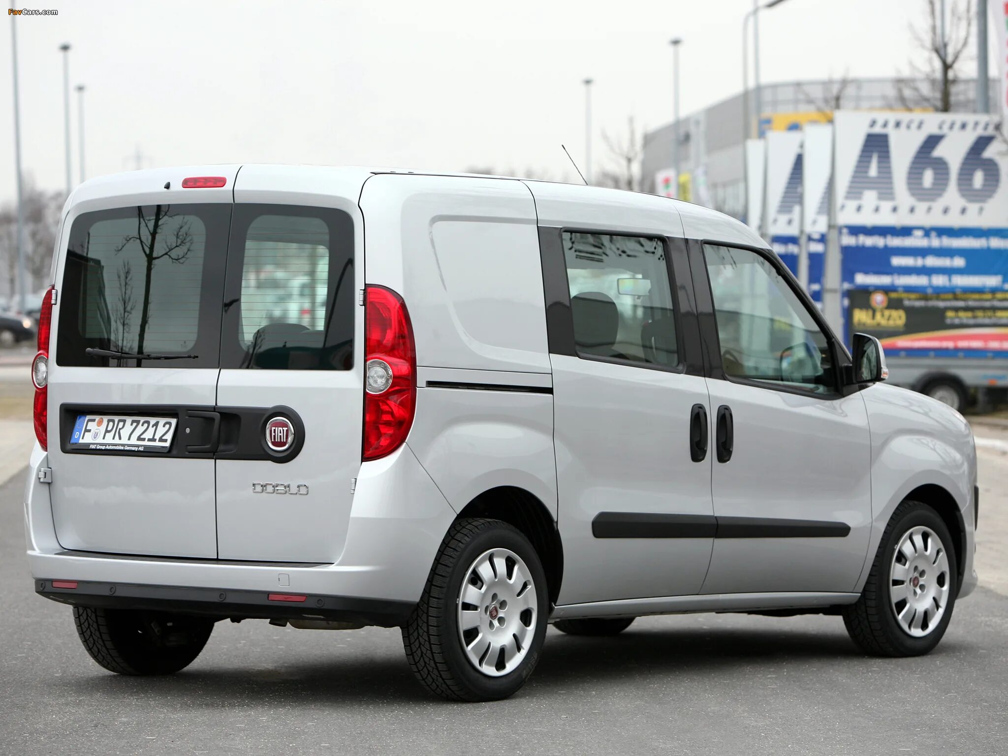 Fiat maxi. Fiat Doblo 2010. Fiat Doblo Combi. Fiat Doblò Maxi. Fiat Doblo Maxi 2010.