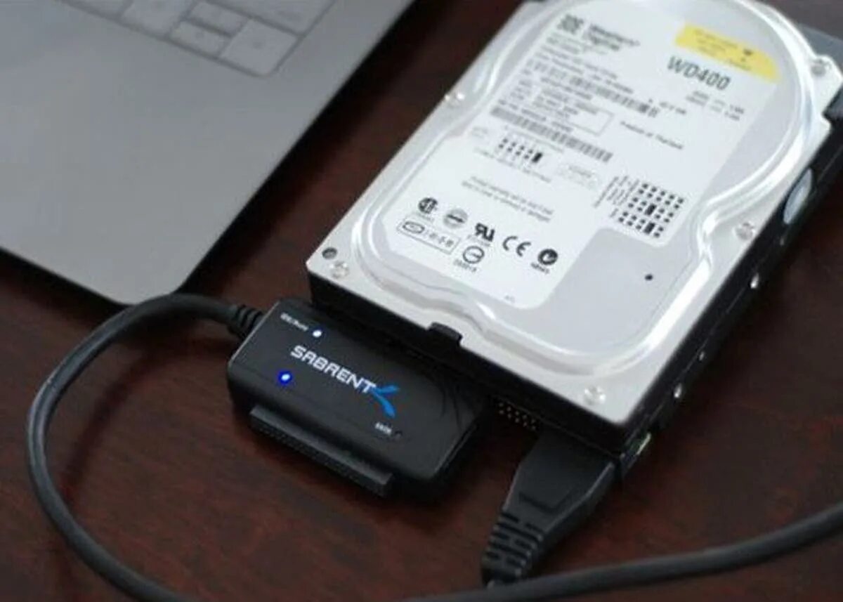 Подключить HDD 2.5 К ноутбуку. Жесткий диск для ноутбука через юсб. Подключить жесткий диск. Внешний жоский диск с дисплеем. Купить жесткий подключение